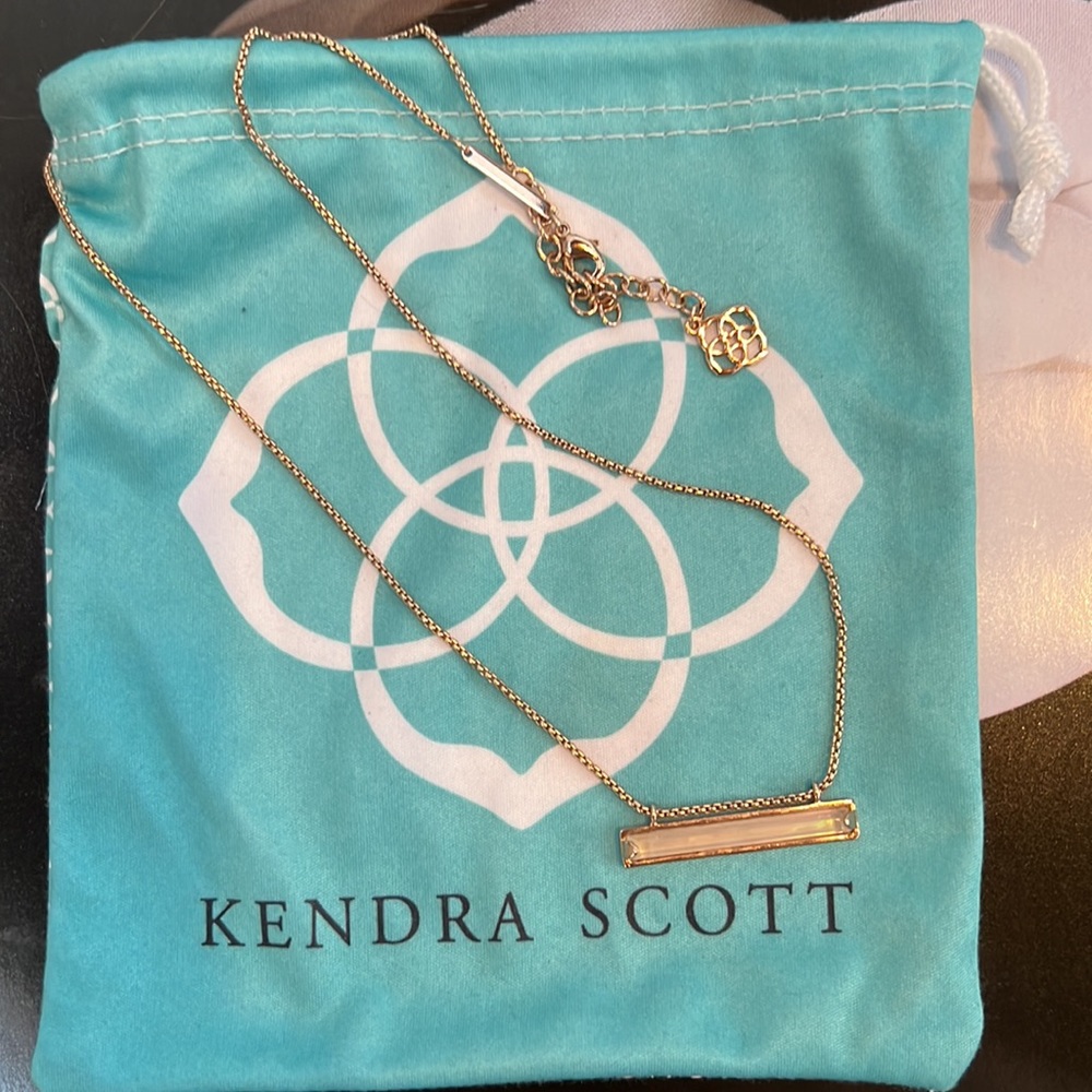 Kendra Scott Rose gold necklace - Picture 3 of 3